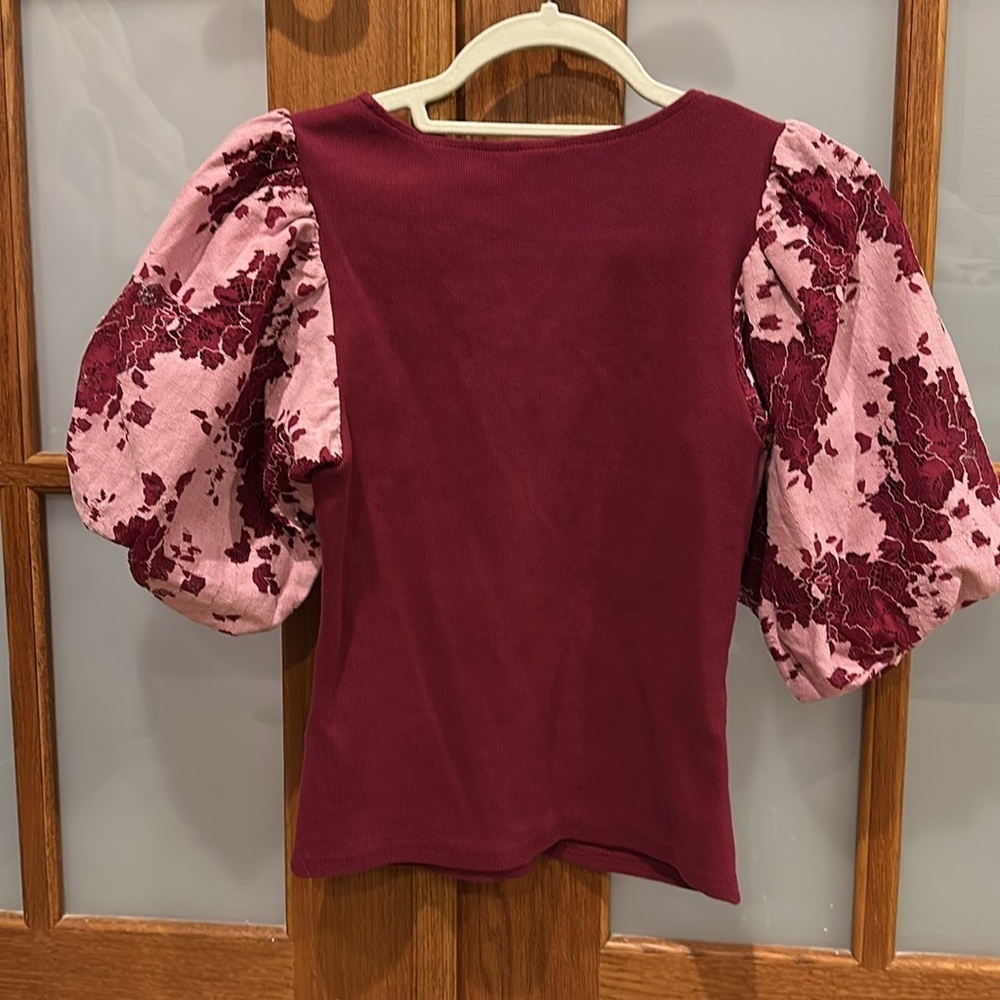 Anthropologie Dolan floral, plum, puff sleeve blouse in great condition! - Picture 2 of 6